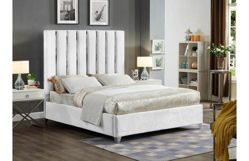 Daelyn White Bed