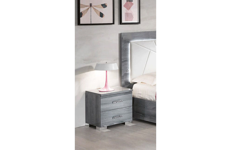 Nicole Bedroom w/ Wooden HB in Grey w/ Light