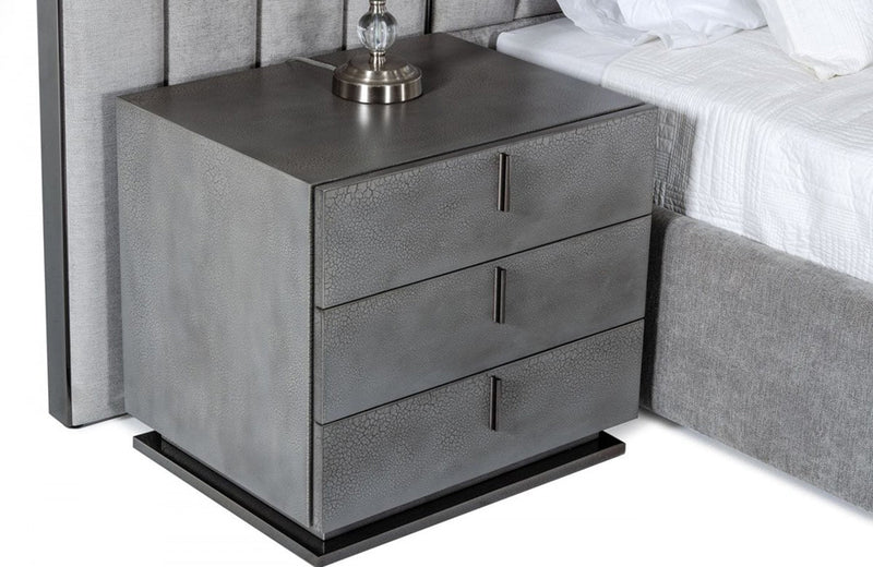 Modrest Buckley Modern Grey & Black Stainless Steel Bed w/ Nightstands