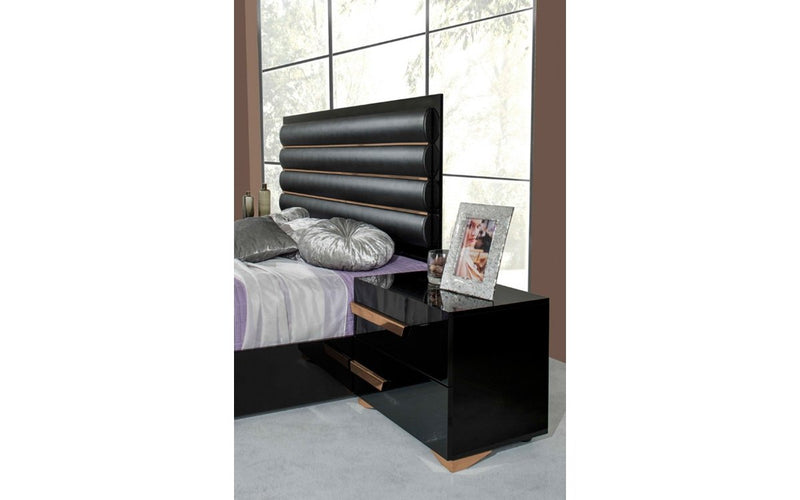 Nova Domus Romeo Italian Modern Black & Rosegold Bedroom Set